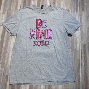 Women's Gray T-Shirt with Pink 'Be Mine' Graphic Size XL